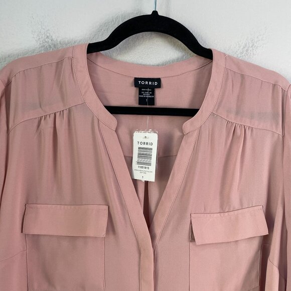 NEW TORRID PLUS 1X PINK GEORGETTE POCKET PULLOVER BLOUSE ROLL TAB SLEEVE SHIRT - Picture 2 of 9